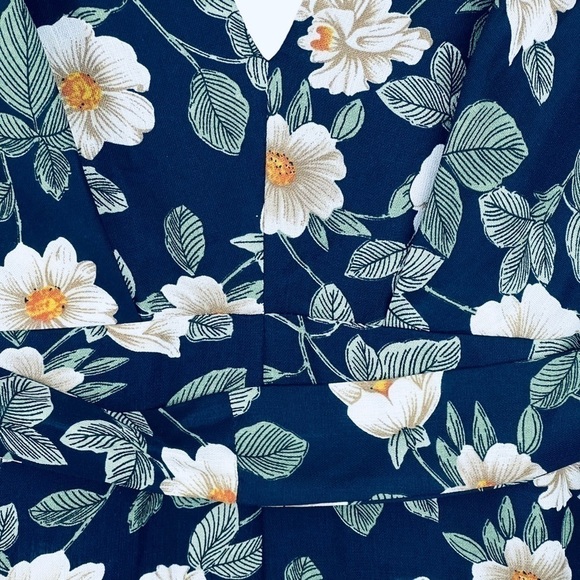 New-shop17 Floral Print Deep V-neck, Open Tie Back, Wide Leg One Piece Jump Suit - Picture 12 of 16